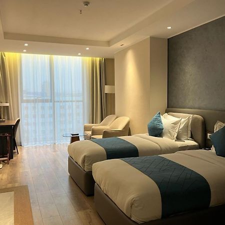 Sofia International Hotel Bishkek Esterno foto