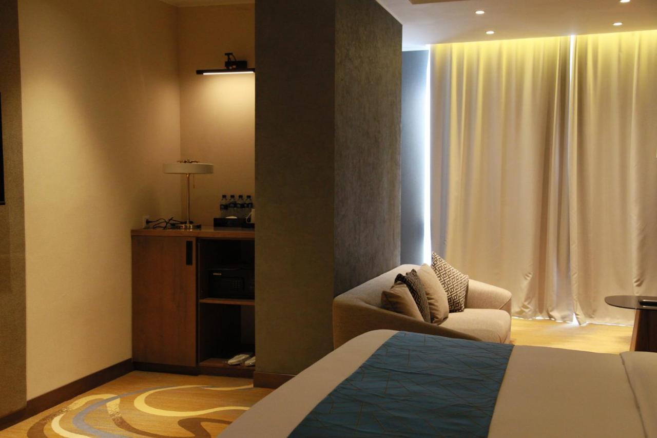 Sofia International Hotel Bishkek Esterno foto