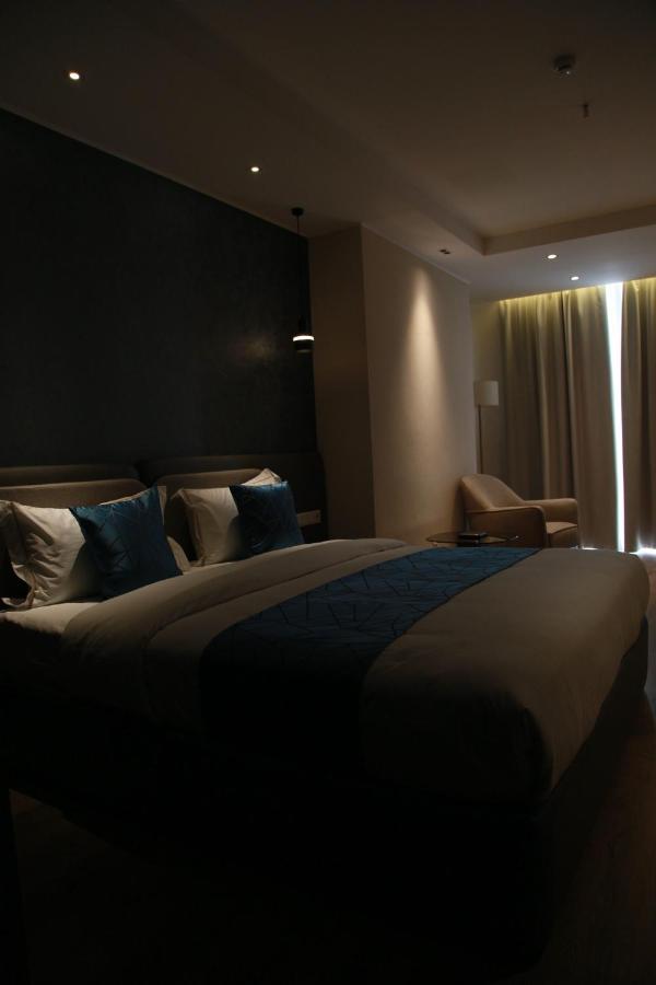 Sofia International Hotel Bishkek Esterno foto
