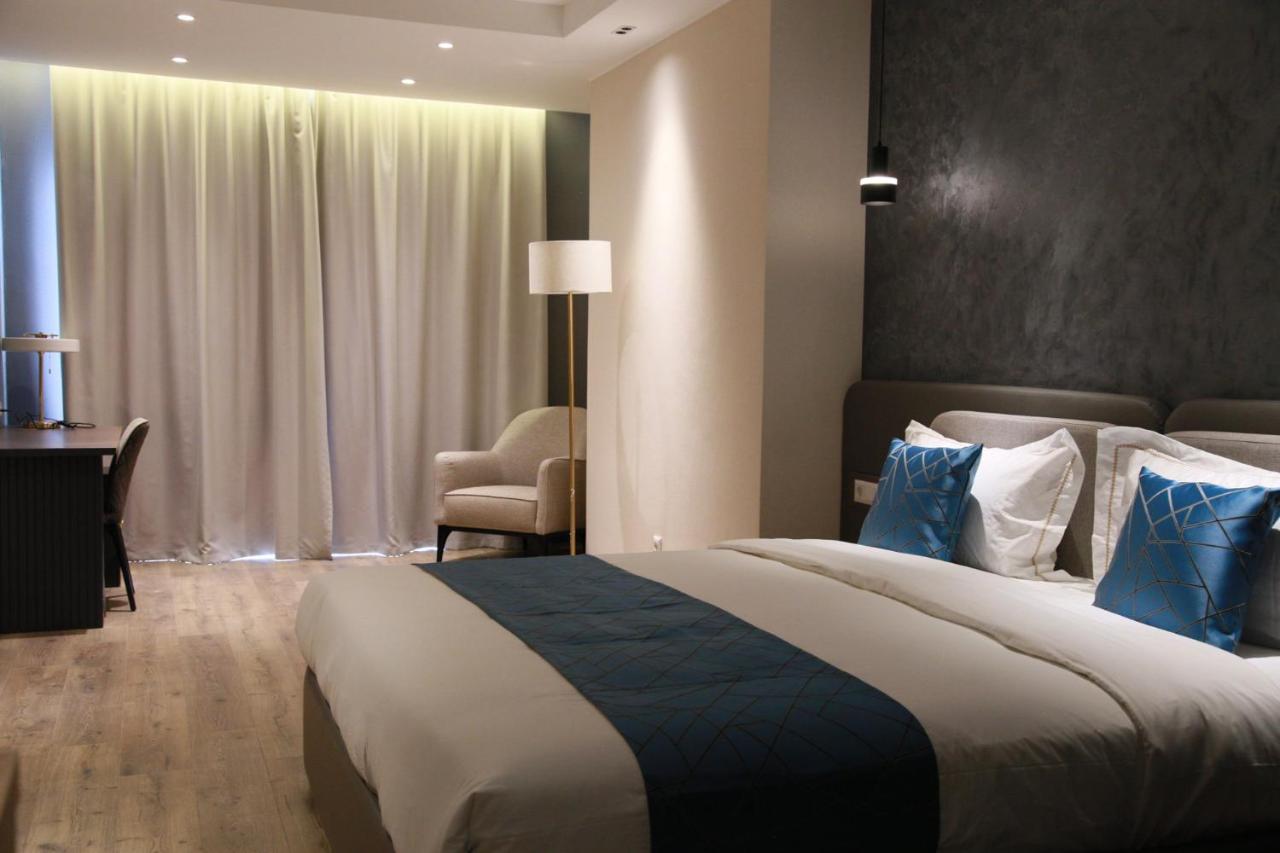 Sofia International Hotel Bishkek Esterno foto