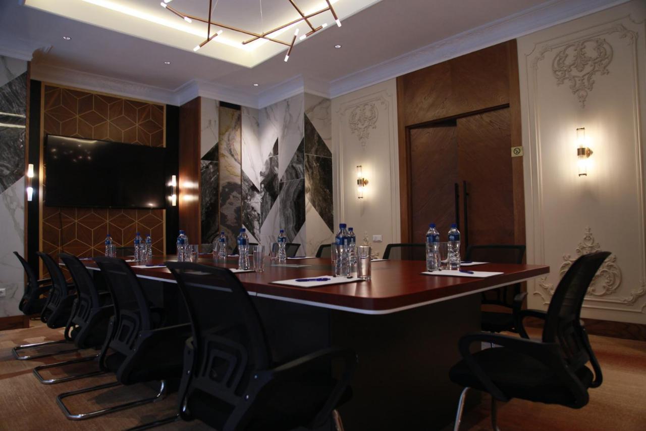 Sofia International Hotel Bishkek Esterno foto