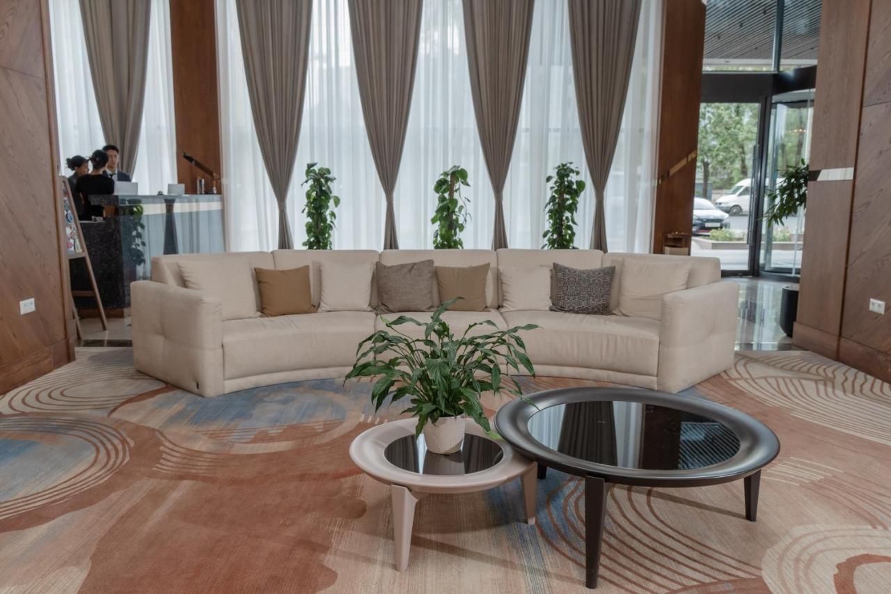 Sofia International Hotel Bishkek Esterno foto