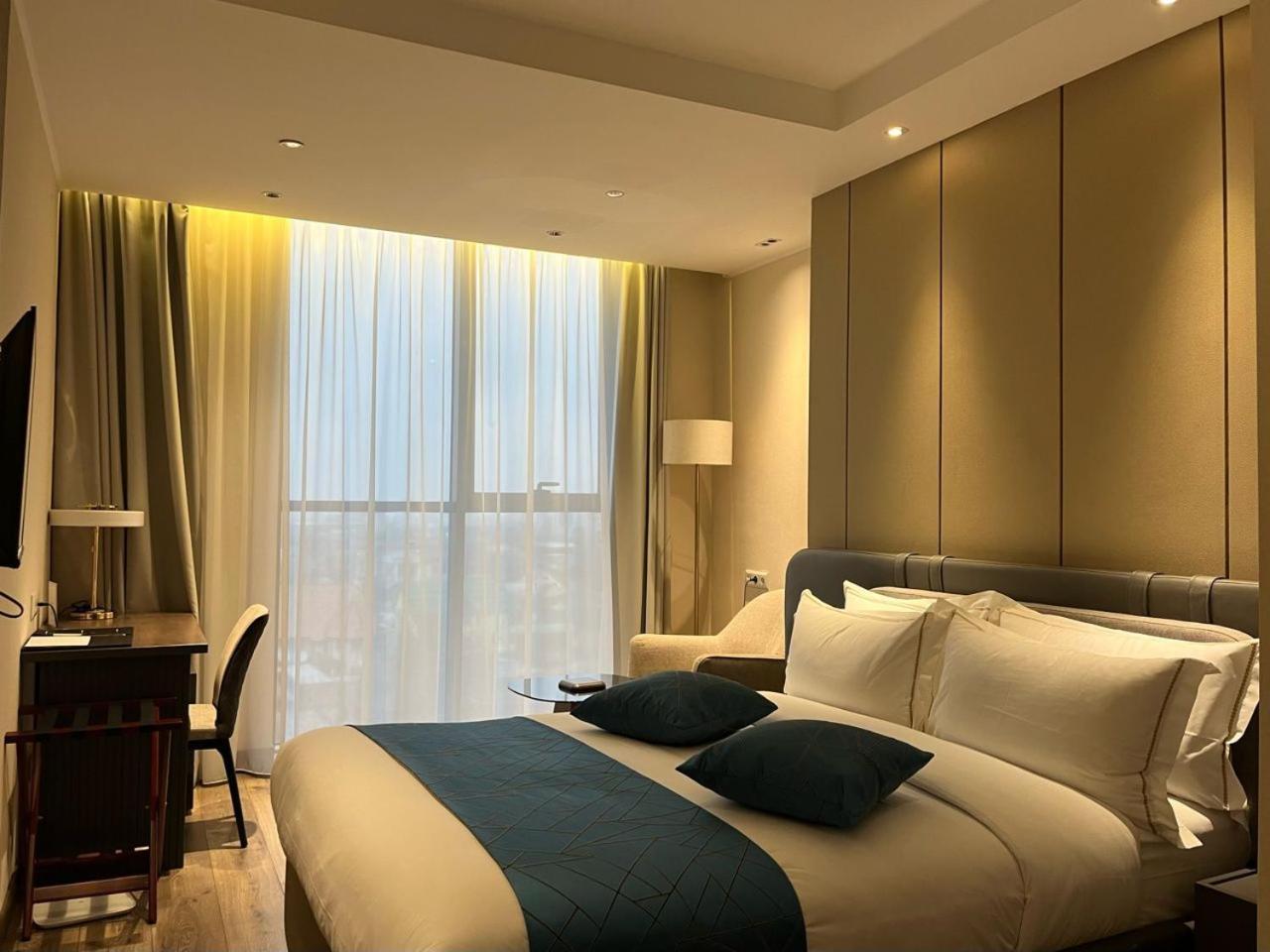 Sofia International Hotel Bishkek Esterno foto