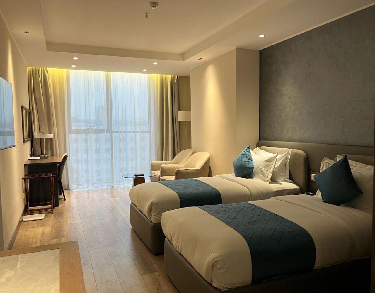 Sofia International Hotel Bishkek Esterno foto