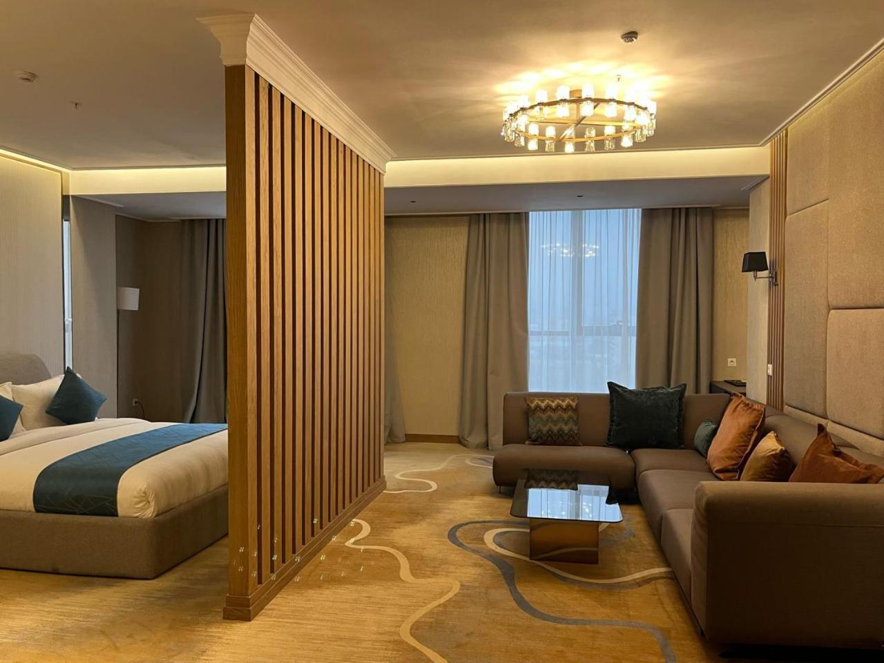 Sofia International Hotel Bishkek Esterno foto