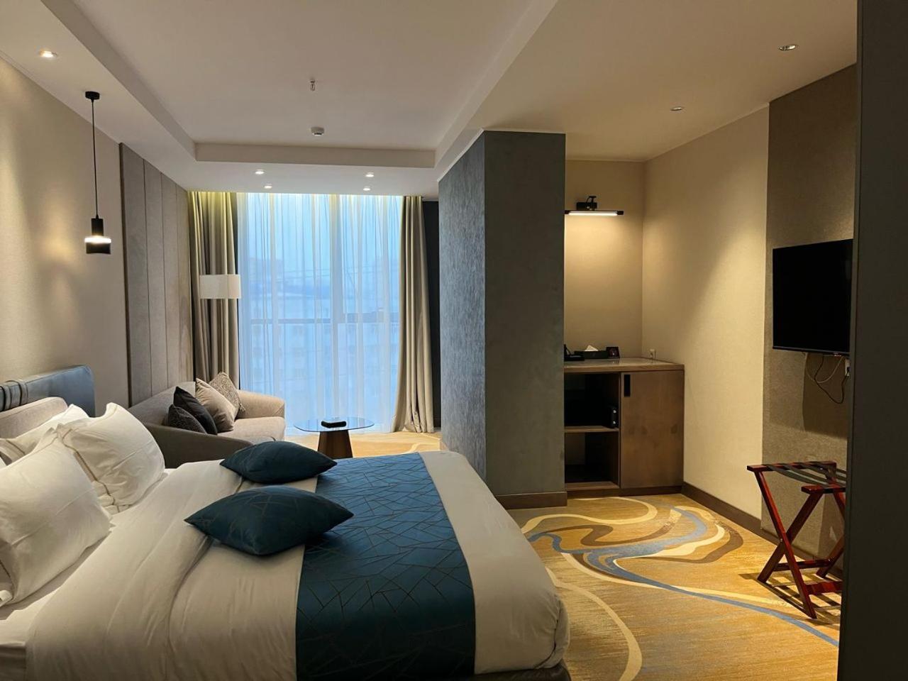 Sofia International Hotel Bishkek Esterno foto
