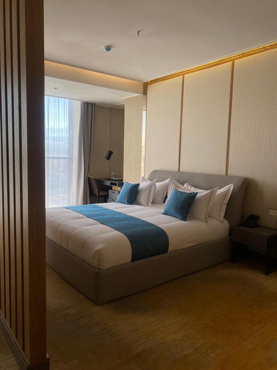Sofia International Hotel Bishkek Esterno foto