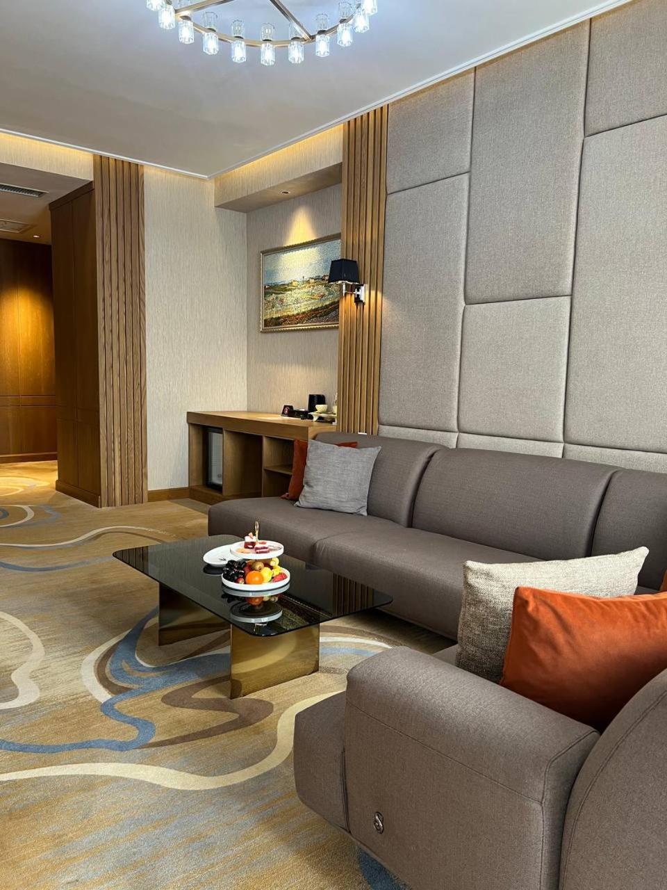 Sofia International Hotel Bishkek Esterno foto