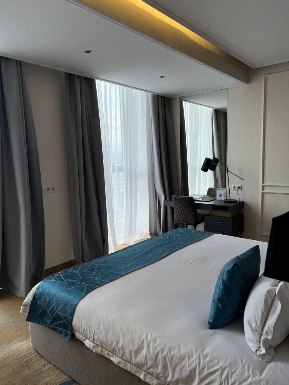 Sofia International Hotel Bishkek Esterno foto