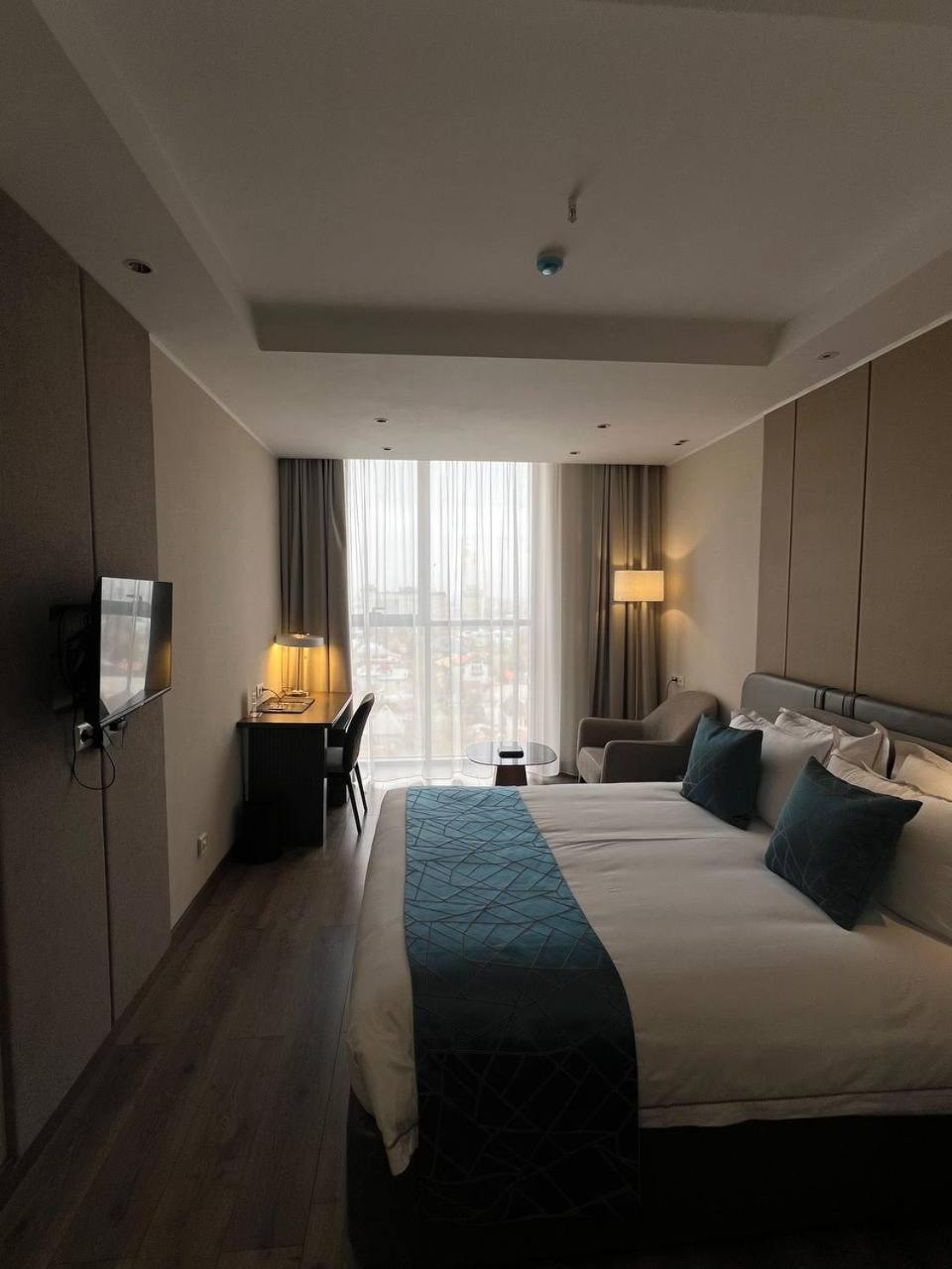 Sofia International Hotel Bishkek Esterno foto